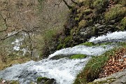 89 Da qui l'acqua precipita in bianca cascata...'Fiume Latte'
